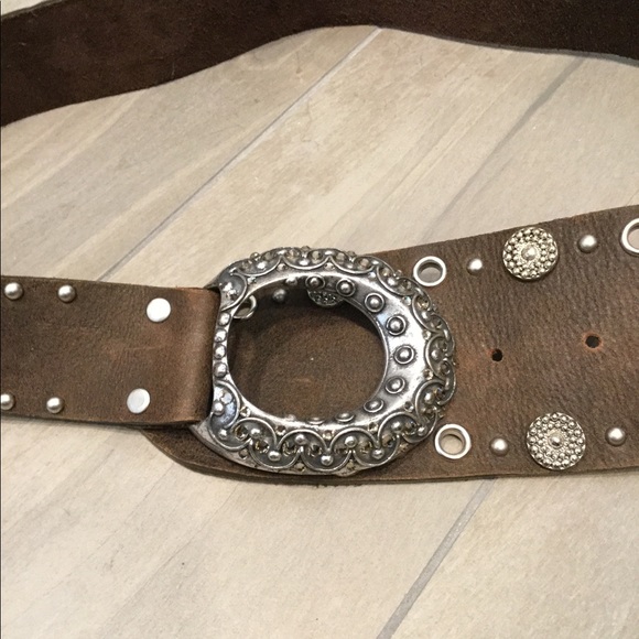 LEATHEROCK STUDDED BROWN LEATHER SILVER EMBOSSED BUCKLE BELT - Picture 7 of 8